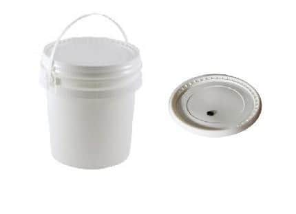 2 gallon fermenting bucket with lid