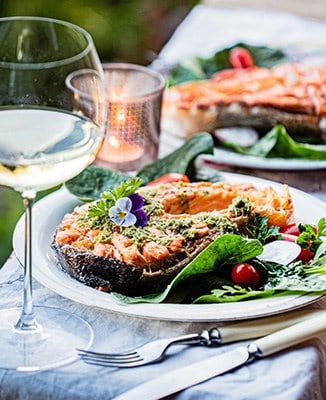 Grilled salmon with wine