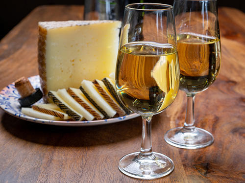 Spanish fino dry sherry with cheese