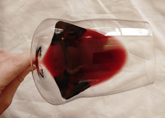 color of wine in glass